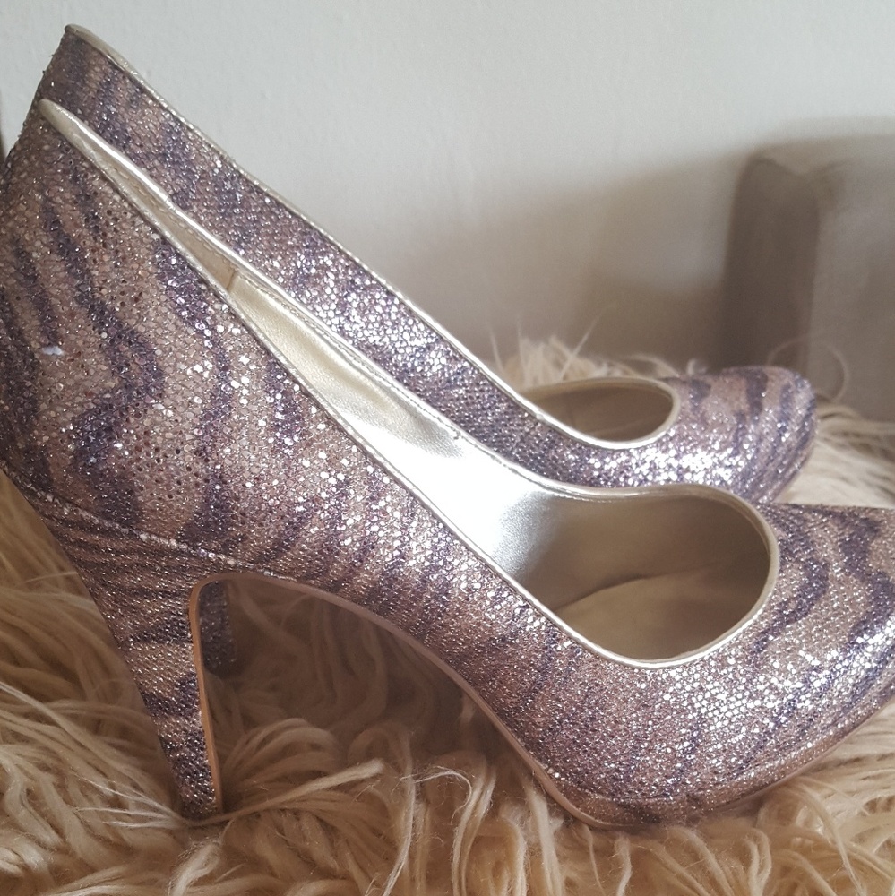 Heels - Picture 2 of 2